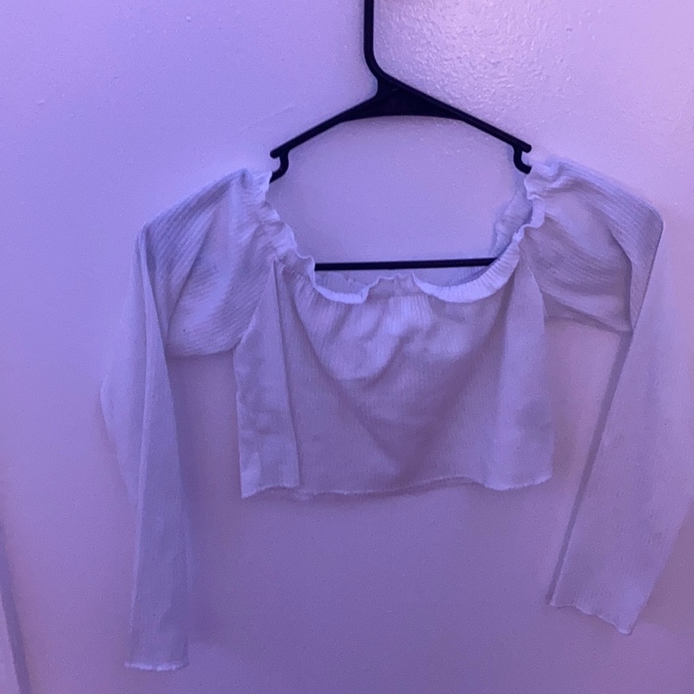 White Long sleeved cropped top